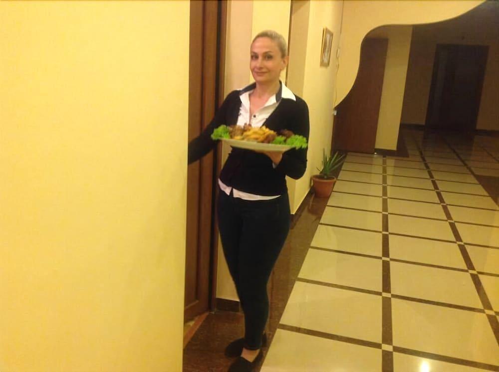 Narek+ Hotel Arrinj Екстериор снимка