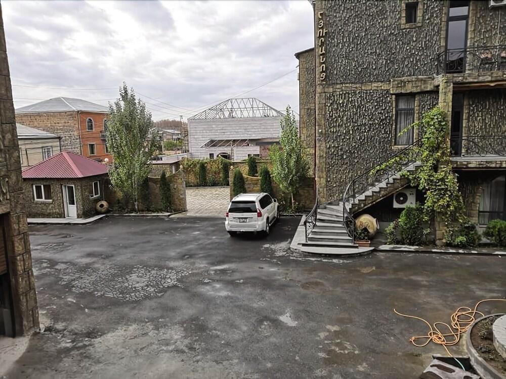 Narek+ Hotel Arrinj Екстериор снимка