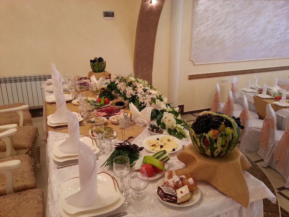 Narek+ Hotel Arrinj Екстериор снимка