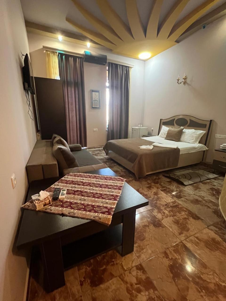 Narek+ Hotel Arrinj Стая снимка