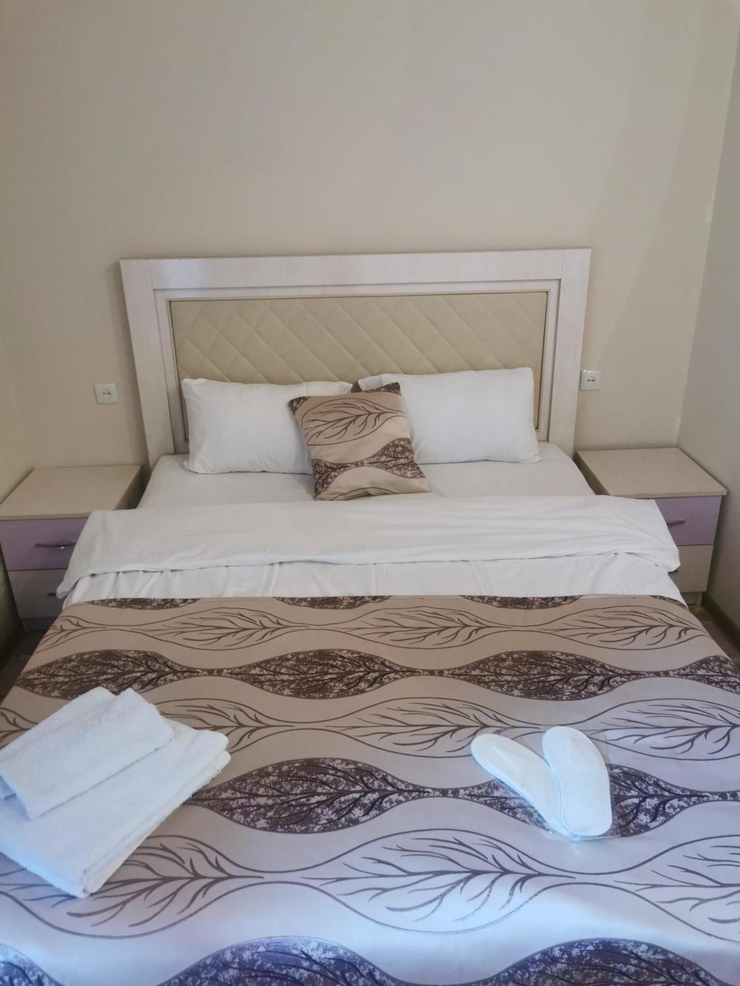 Narek+ Hotel Arrinj Стая снимка