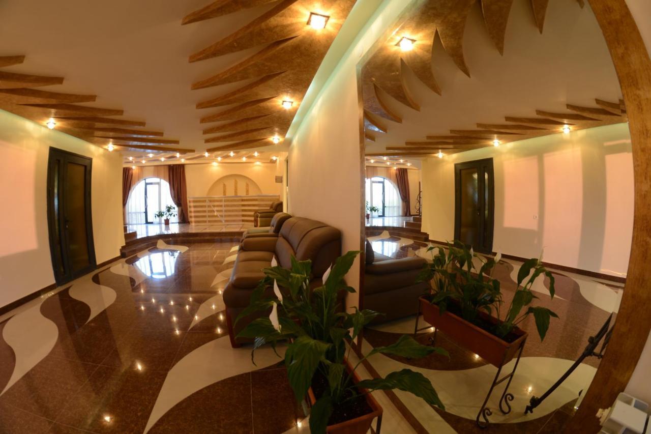 Narek+ Hotel Arrinj Екстериор снимка