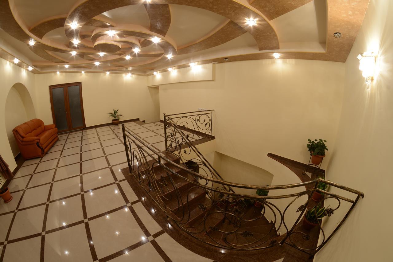 Narek+ Hotel Arrinj Екстериор снимка